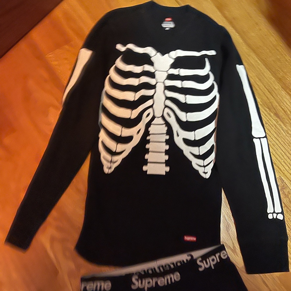 Supreme Hanes Beefy Thermal black Skeleton fit S/P 34-36 top size S/P 30-32 new